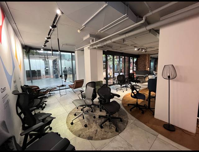146M² BUSINESS TO LET IN GARDENS